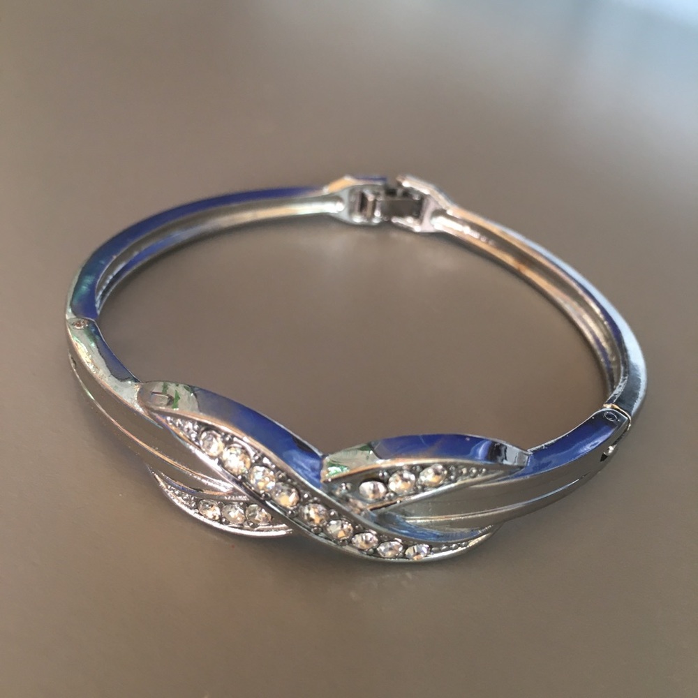 Unity knot rhinestone silver bracelet. 7” diameter. Made for slim wrist.